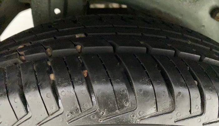 2010 Maruti A Star VXI, Petrol, Manual, 66,852 km, Right Rear Tyre Tread