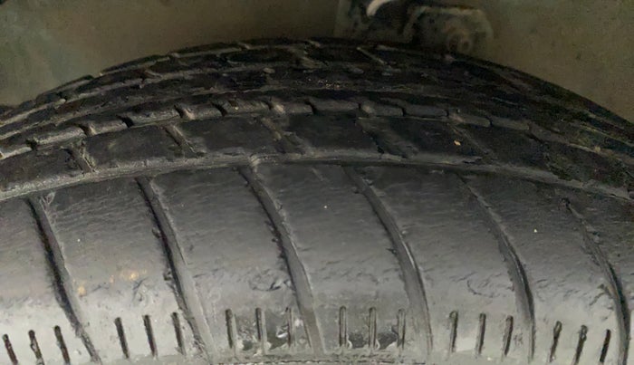 2010 Maruti A Star VXI, Petrol, Manual, 66,852 km, Left Front Tyre Tread