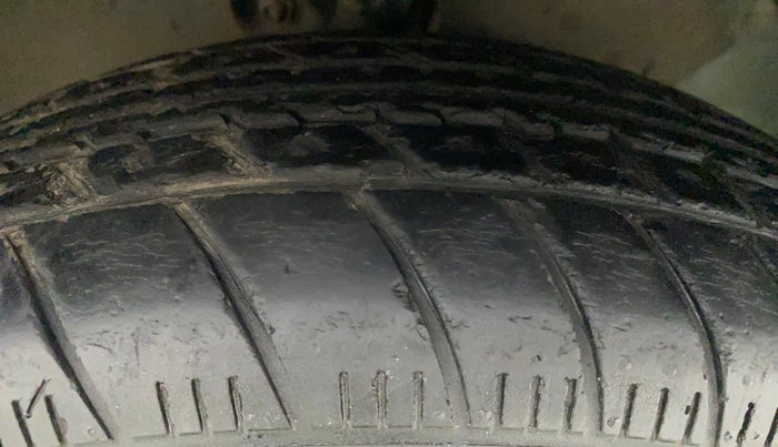 2010 Maruti A Star VXI, Petrol, Manual, 66,852 km, Right Front Tyre Tread