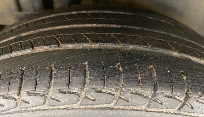2013 Maruti Swift ZXI D, Petrol, Manual, 41,299 km, Right Rear Tyre Tread