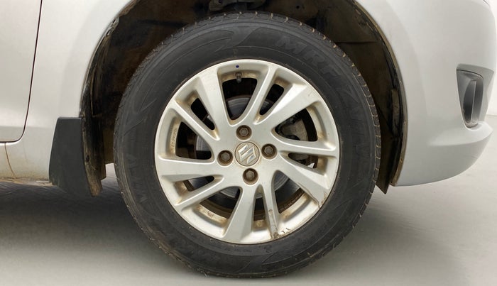 2013 Maruti Swift ZXI D, Petrol, Manual, 41,299 km, Right Front Wheel