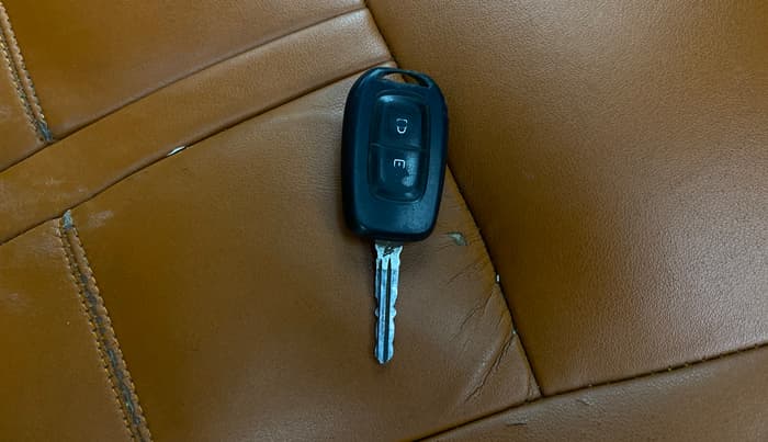 2019 Renault TRIBER RXT, Petrol, Manual, 74,312 km, Key Close Up