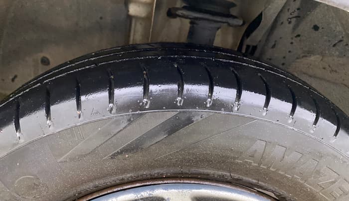 2019 Renault TRIBER RXT, Petrol, Manual, 74,312 km, Left Front Tyre Tread