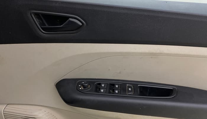 2019 Renault TRIBER RXT, Petrol, Manual, 74,312 km, Driver Side Door Panels Control