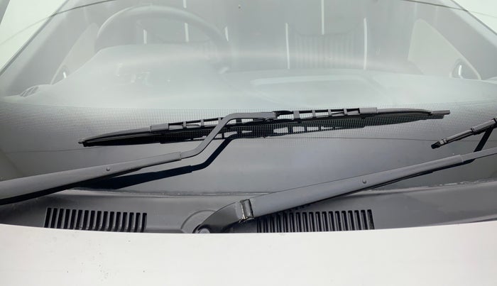 2021 Maruti Alto LXI CNG, CNG, Manual, 67,952 km, Front windshield - Minor spot on windshield