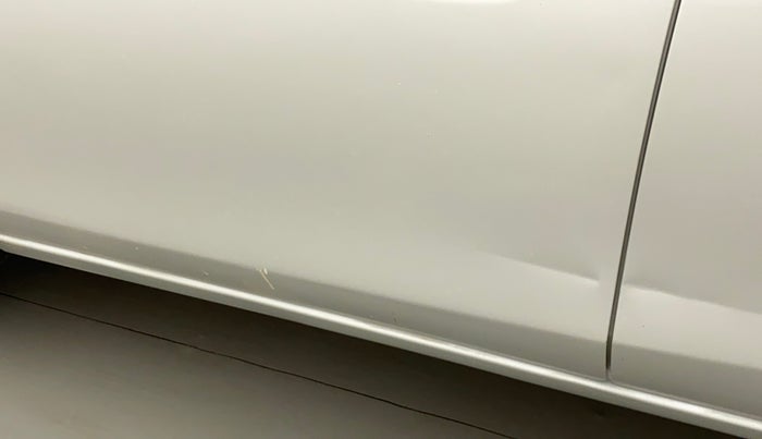 2021 Maruti Alto LXI CNG, CNG, Manual, 67,952 km, Front passenger door - Slightly dented