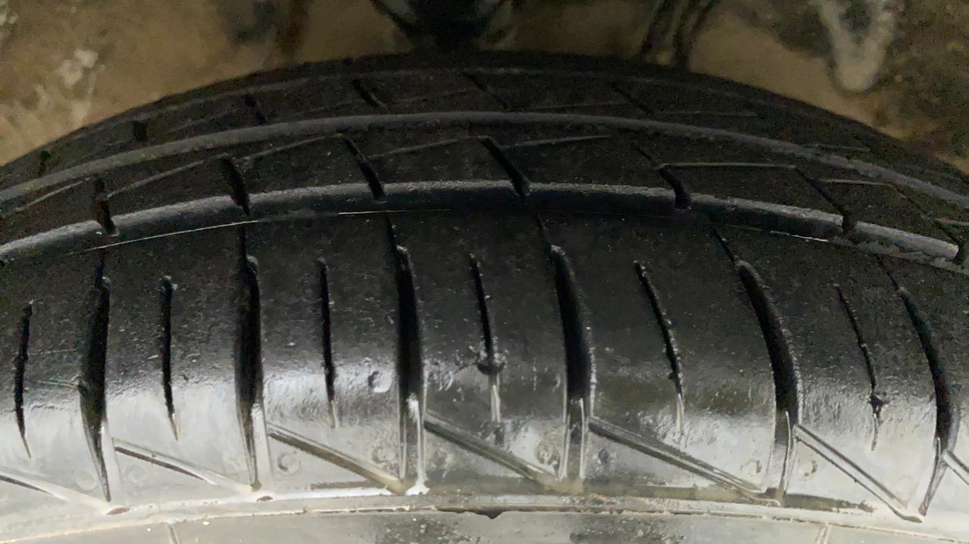 2021 Maruti Alto LXI CNG, CNG, Manual, 67,952 km, Right Front Tyre Tread