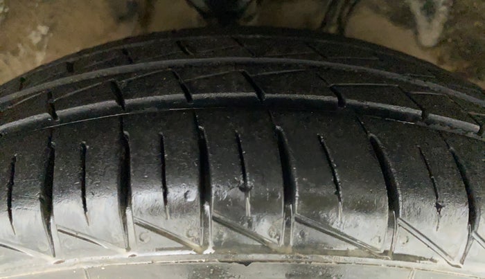 2021 Maruti Alto LXI CNG, CNG, Manual, 67,952 km, Right Front Tyre Tread
