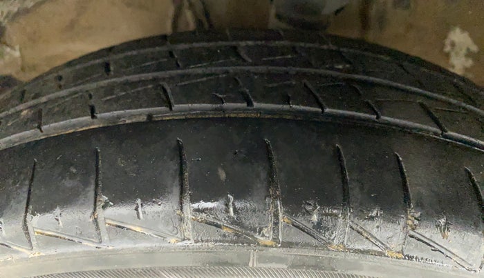 2021 Maruti Alto LXI CNG, CNG, Manual, 67,952 km, Left Front Tyre Tread