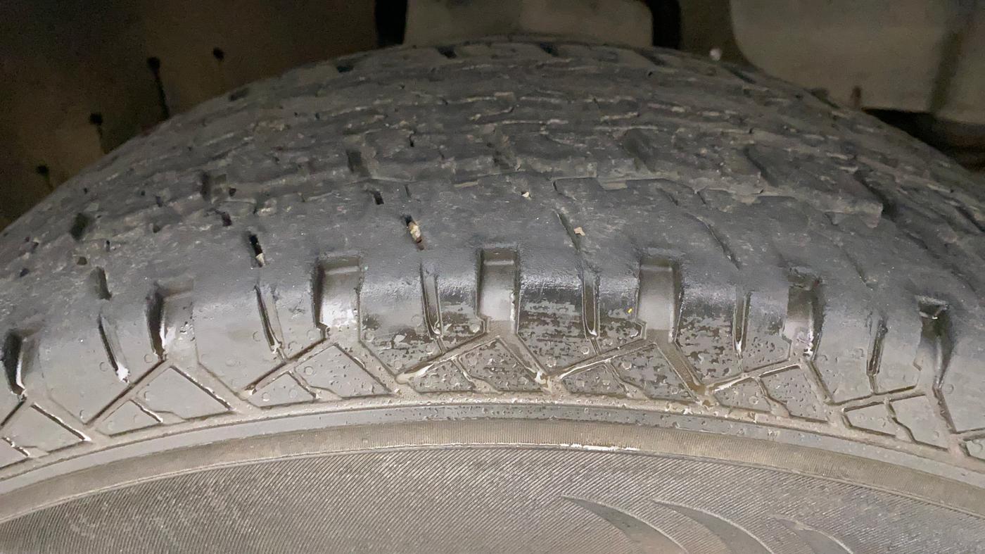 2021 Mahindra Thar LX PETROL HT 4WD AT, Petrol, Automatic, 32,506 km, Right Front Tyre Tread