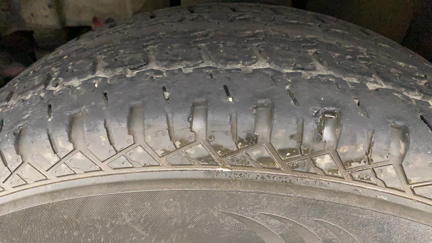 2021 Mahindra Thar LX PETROL HT 4WD AT, Petrol, Automatic, 32,506 km, Left Front Tyre Tread