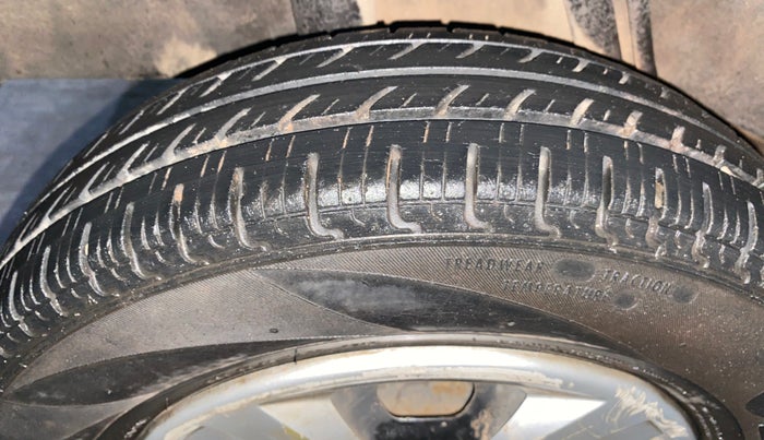 2018 Renault Kwid RXL, Petrol, Manual, 34,538 km, Right Rear Tyre Tread