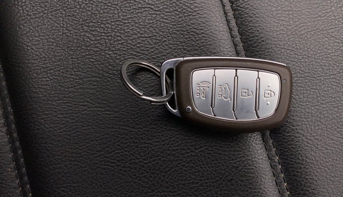 2020 Hyundai VENUE SX PLUS 1.0 TURBO DCT, Petrol, Automatic, 30,638 km, Key Close Up