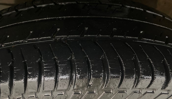 2016 Maruti Swift Dzire VXI (O), Petrol, Manual, 37,702 km, Left Front Tyre Tread