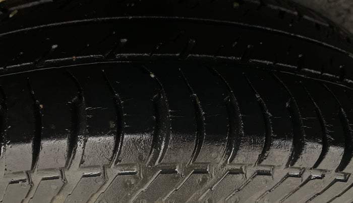 2016 Maruti Swift Dzire VXI (O), Petrol, Manual, 37,702 km, Right Rear Tyre Tread