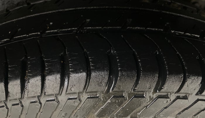 2016 Maruti Swift Dzire VXI (O), Petrol, Manual, 37,702 km, Left Rear Tyre Tread