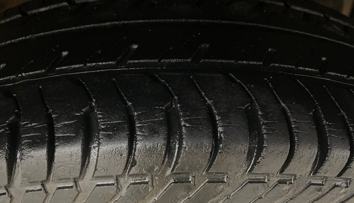 2016 Maruti Swift Dzire VXI (O), Petrol, Manual, 37,702 km, Right Front Tyre Tread
