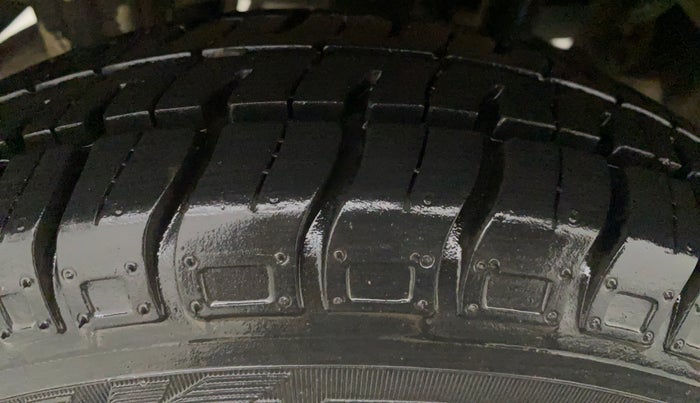 2012 Maruti Alto 800 LXI, Petrol, Manual, 9,808 km, Left Rear Tyre Tread