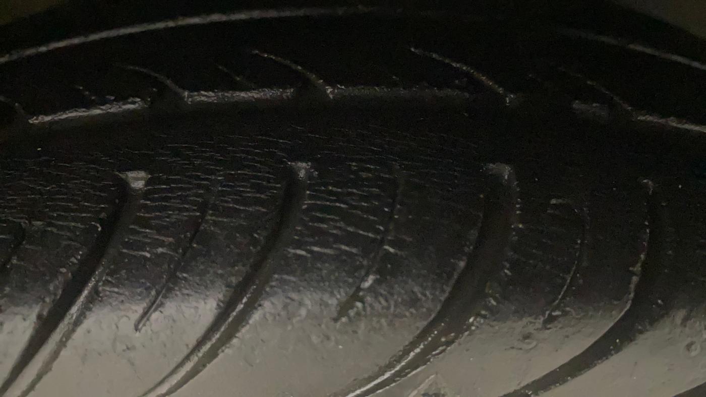 2017 Hyundai Eon SPORTZ, Petrol, Manual, 45,762 km, Right Front Tyre Tread