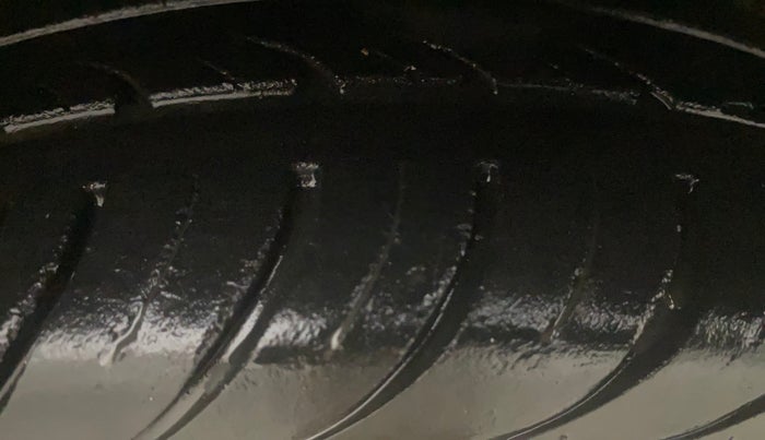 2017 Hyundai Eon SPORTZ, Petrol, Manual, 45,834 km, Left Front Tyre Tread