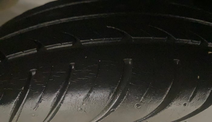 2017 Hyundai Eon SPORTZ, Petrol, Manual, 45,834 km, Left Rear Tyre Tread