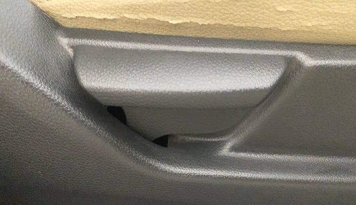 2017 Hyundai Eon SPORTZ, Petrol, Manual, 45,834 km, Driver Side Adjustment Panel