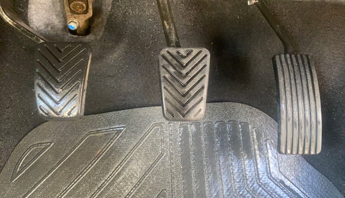 2017 Hyundai Eon SPORTZ, Petrol, Manual, 45,834 km, Pedals