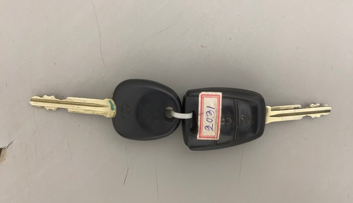 2017 Hyundai Eon SPORTZ, Petrol, Manual, 45,834 km, Key Close Up