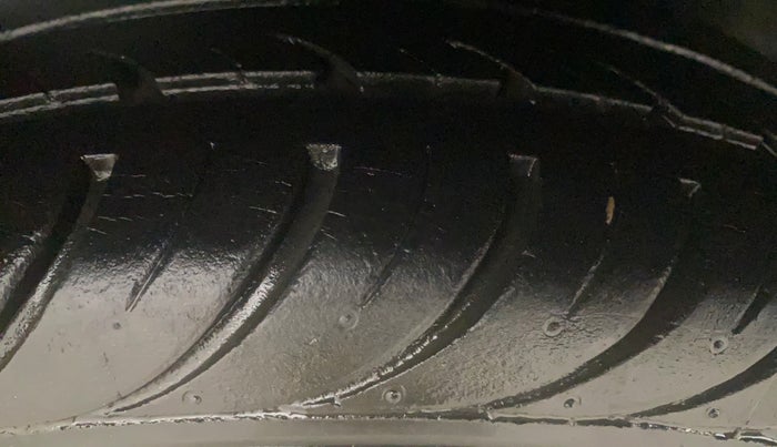 2017 Hyundai Eon SPORTZ, Petrol, Manual, 45,834 km, Right Rear Tyre Tread