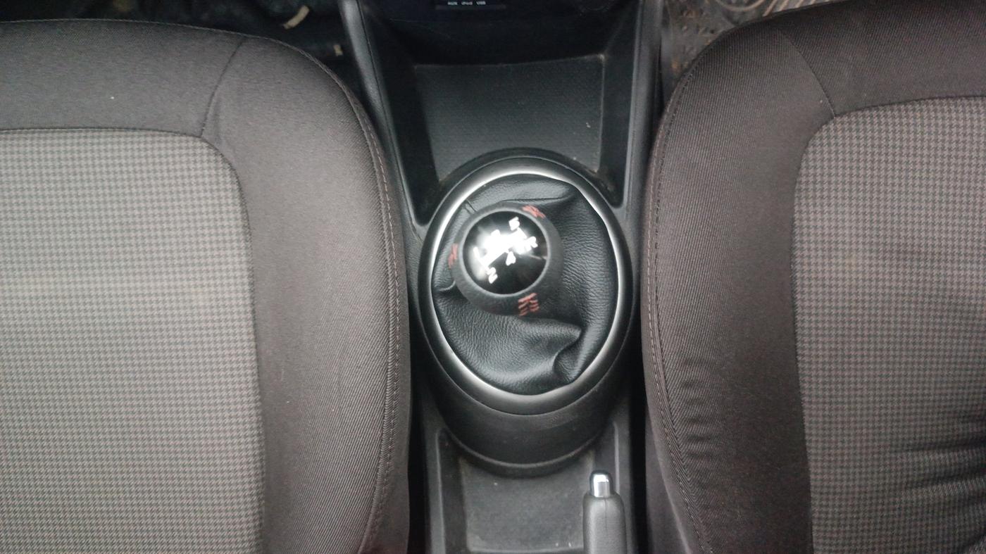 2014 Hyundai i20 SPORTZ 1.2, Petrol, Manual, 66,557 km, Gear Lever