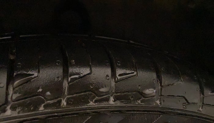 2021 Mahindra XUV300 W8 1.2 PETROL, Petrol, Manual, 74,316 km, Left Rear Tyre Tread