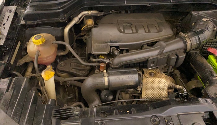 2021 Mahindra XUV300 W8 1.2 PETROL, Petrol, Manual, 74,316 km, Engine View - Right