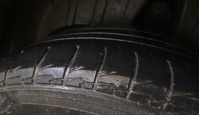 2021 Mahindra XUV300 W8 1.2 PETROL, Petrol, Manual, 74,316 km, Right Rear Tyre Tread