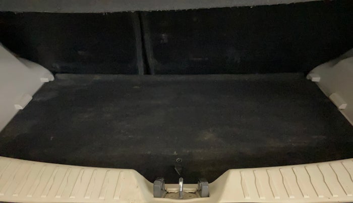 2021 Mahindra XUV300 W8 1.2 PETROL, Petrol, Manual, 74,316 km, Boot Inside