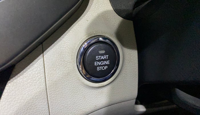 2021 Mahindra XUV300 W8 1.2 PETROL, Petrol, Manual, 74,316 km, Keyless Start/ Stop Button