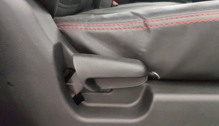 2013 Maruti Wagon R 1.0 VXI, Petrol, Manual, 53,988 km, Driver Side Adjustment Panel