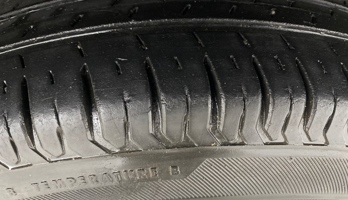2020 Maruti Swift VXI, Petrol, Manual, 28,532 km, Left Rear Tyre Tread