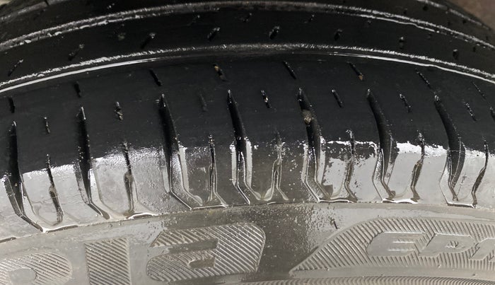 2020 Maruti Swift VXI, Petrol, Manual, 28,532 km, Right Rear Tyre Tread
