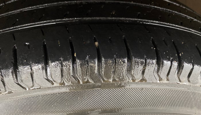 2020 Maruti Swift VXI, Petrol, Manual, 28,532 km, Left Front Tyre Tread