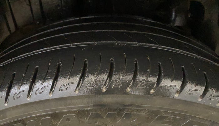 2021 Mahindra XUV300 W8 (O) 1.2 PETROL, Petrol, Manual, 33,153 km, Right Rear Tyre Tread