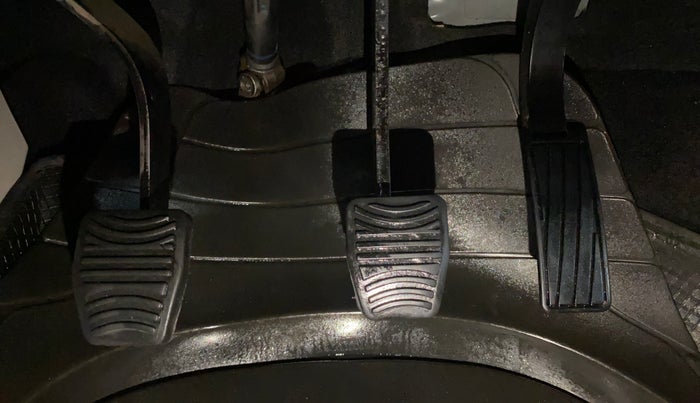 2021 Mahindra XUV300 W8 (O) 1.2 PETROL, Petrol, Manual, 33,153 km, Pedals