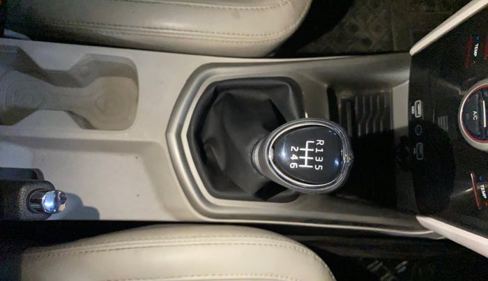2021 Mahindra XUV300 W8 (O) 1.2 PETROL, Petrol, Manual, 33,153 km, Gear Lever
