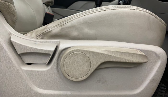 2021 Mahindra XUV300 W8 (O) 1.2 PETROL, Petrol, Manual, 33,153 km, Driver Side Adjustment Panel