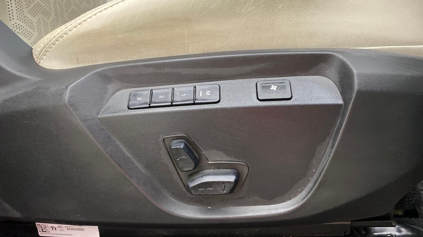 2023 Tata Safari XZA PLUS O 6STR, Diesel, Automatic, 17,805 km, Driver Side Adjustment Panel