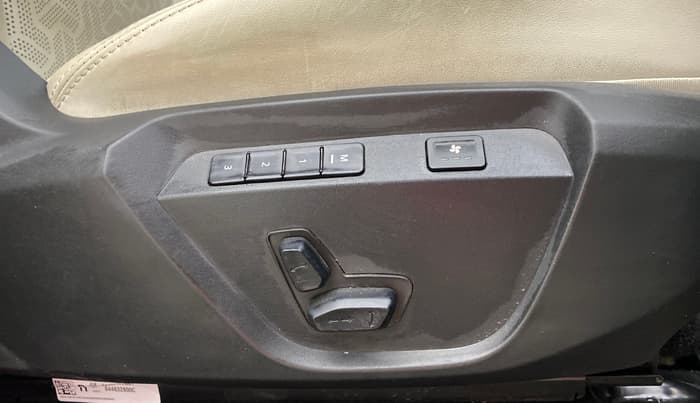 2023 Tata Safari XZA PLUS O 6STR, Diesel, Automatic, 17,805 km, Driver Side Adjustment Panel
