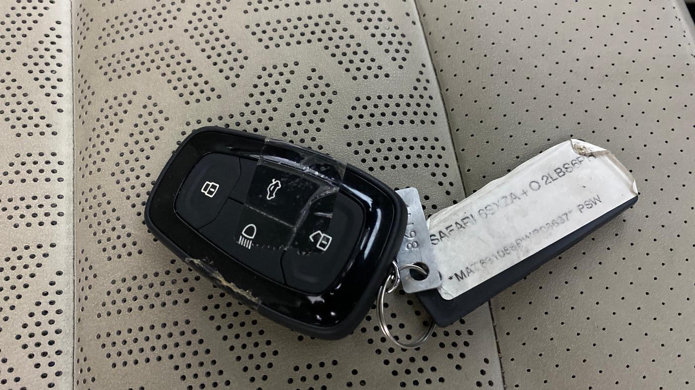 2023 Tata Safari XZA PLUS O 6STR, Diesel, Automatic, 17,805 km, Key Close Up