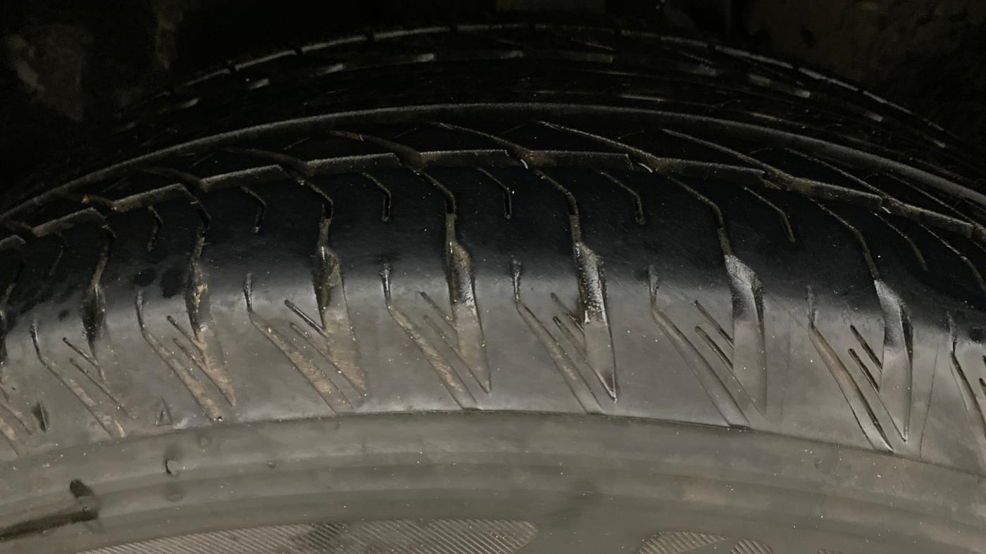 2023 Tata Safari XZA PLUS O 6STR, Diesel, Automatic, 17,805 km, Left Front Tyre Tread