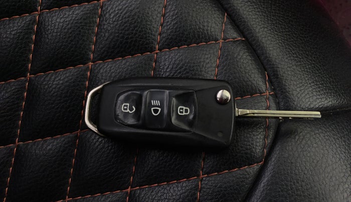 2018 Tata NEXON XT PETROL, Petrol, Manual, 40,774 km, Key Close Up