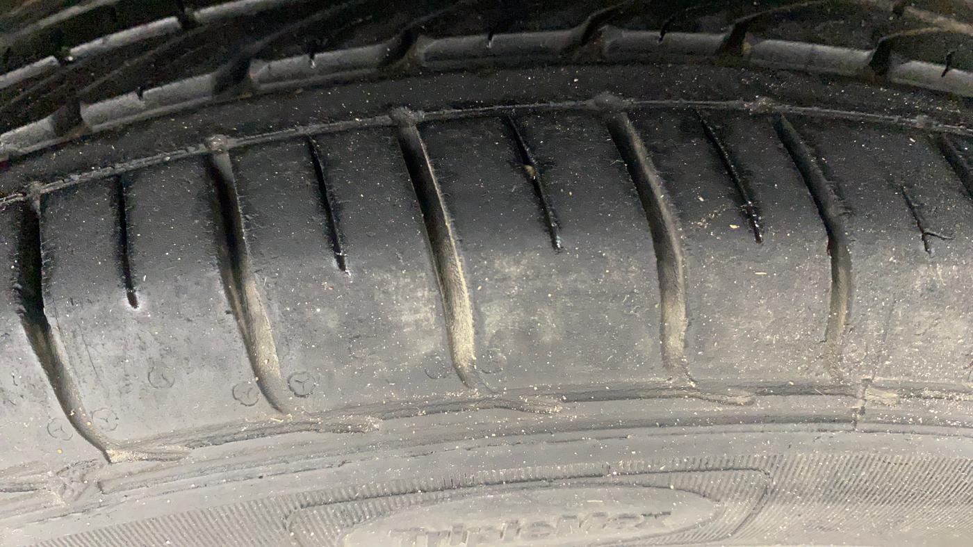 2018 Tata NEXON XT PETROL, Petrol, Manual, 40,774 km, Right Front Tyre Tread