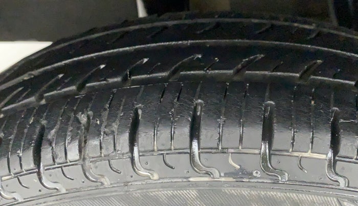 2019 Renault Kwid RXL, Petrol, Manual, 35,994 km, Right Rear Tyre Tread